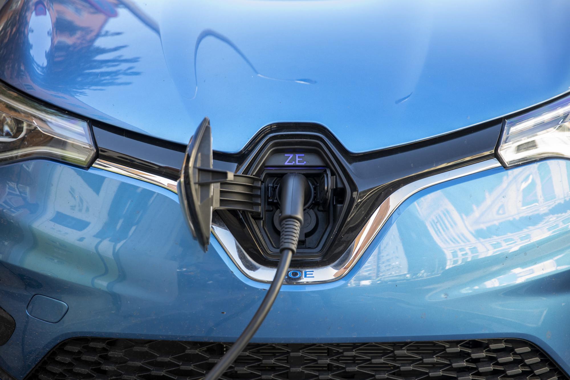 Coche eléctrico carga 1